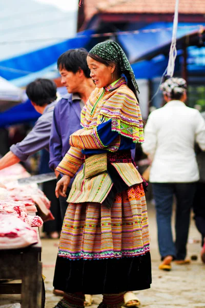 Bac Vietnam Septiembre Mujeres Identificadas Minoría Étnica Flower Mong Mercado —  Fotos de Stock