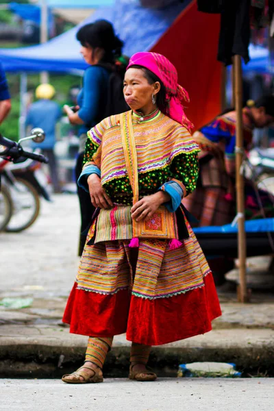 Bac Vietnam Wrzesień Niezidentyfikowane Kobiety Kwiatu Ethnic Minority People Rynku — Zdjęcie stockowe