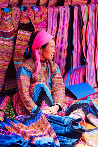 Bac Vietnam Septiembre Mujeres Identificadas Minoría Étnica Flower Mong Mercado —  Fotos de Stock