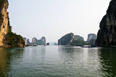 Halong Körfezi, Vietnam 'ın büyüleyici doğa manzarası