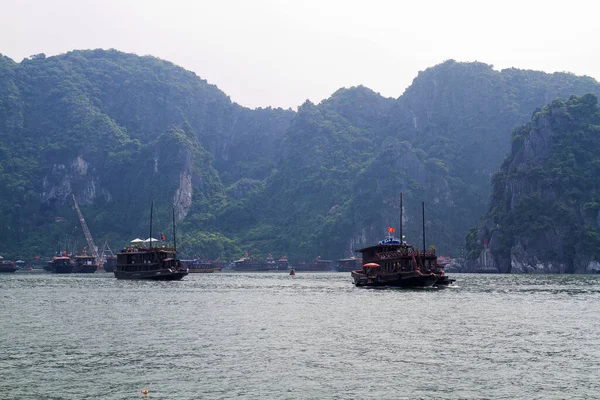 Захватывающий Вид Залив Халонг Вьетнам — стоковое фото