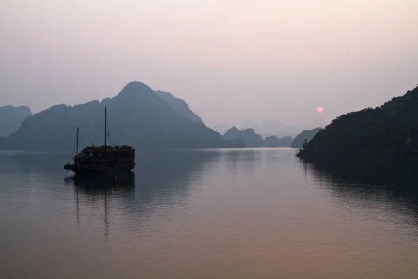 Foggy Lange Baai Vietnam Vroege Ochtend — Stockfoto