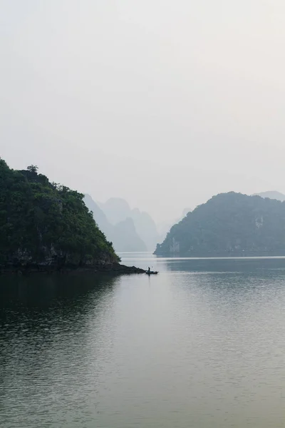 Foggy Halon Baai Vietnam Vroege Ochtend — Stockfoto