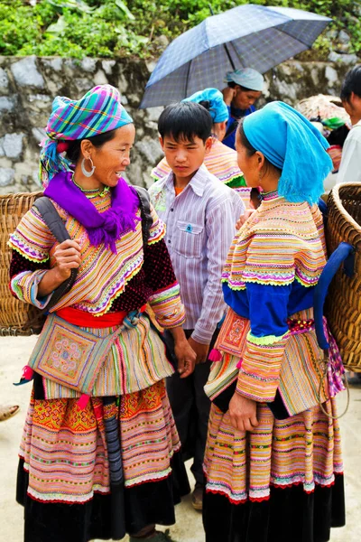 Bac Vietnam Wrzesień Niezidentyfikowane Kobiety Kwiatu Ethnic Minority People Rynku — Zdjęcie stockowe