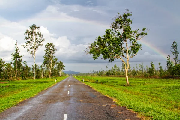Vägen Slingrar Sig Genom Jordbruksmark Queensland Australien — Stockfoto