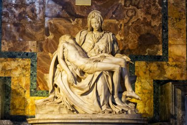 Michelangelo 'nun Pieta' sı Roma 'daki Aziz Peter Bazilikası' nda..