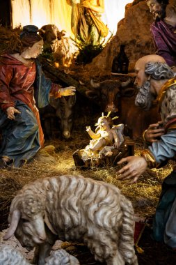ROME, ITALY-JANUARY 10: St Peter Meydanı 'nda İsa' nın Doğumu Sahnesi, bu yıl Basilicata Bölgesi tarafından verilmiş ve ana akım Sassi 'nin manzaralarında 10 Ocak 2013' te Roma-İtalya 'da çekilmiştir.