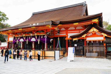 KYOTO, JAPONYA - 18 Ocak 2013 'te Japonya' nın Kyoto kentinde Yasaka Jinja. 