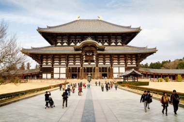NARA, JAPONYA - 17 Ocak 2013 'te Todai-ji' deki Büyük Buda Salonu, JP. UNESCO 'nun Dünya Mirası Alanı, dünyanın en büyük ahşap binasıdır..