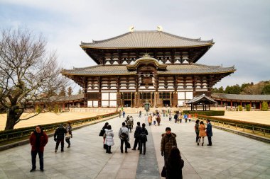 NARA, JAPONYA - 17 Ocak 2013 'te Todai-ji' deki Büyük Buda Salonu, JP. UNESCO 'nun Dünya Mirası Alanı, dünyanın en büyük ahşap binasıdır..
