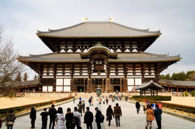 NARA, JAPONYA - 17 Ocak 2013 'te Todai-ji' deki Büyük Buda Salonu, JP. UNESCO 'nun Dünya Mirası Alanı, dünyanın en büyük ahşap binasıdır..