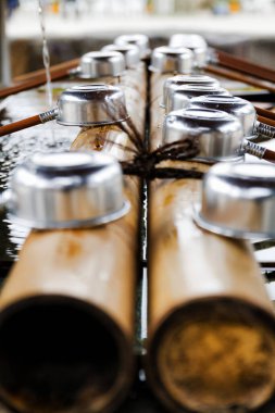 Su çubuğunu kapat.