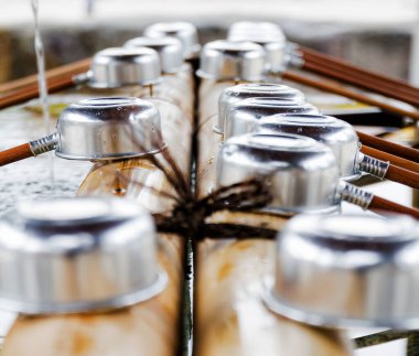 Su çubuğunu kapat.