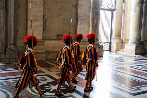 Aziz Peter Bazilikası, Vatikan 'da İsviçreli Muhafızlar