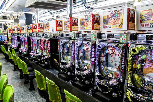 2013年1月16日 パチンコパーラー2013年1月16日 日本のパチンコによる年間収益 3780億ドル 世界のギャンブル収益よりも大きいです — ストック写真