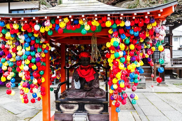 Japanischer Tempel Und Bunte Taschen — Stockfoto