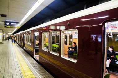 TOKYO, JAPONYA - 15 Ocak 2013 'te Tokyo, Japonya' da Oedo Hattı Treni. Hat Tokyo 'nun ilk doğrusal metro hattı..