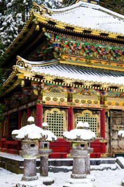 NIKO, JAPONYA - 14 Ocak 2013 'te Japonya' nın Nikko kentindeki Toshogu Tapınağı. 1616 'da Tokugawa Leyasu' nun tapınağı için inşa edildi. UNESCO 'nun Dünya Mirası, 