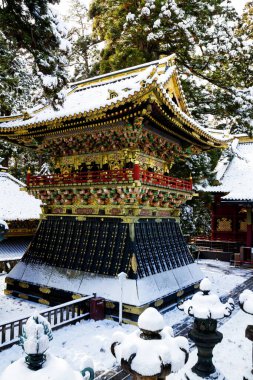 NIKO, JAPONYA - 14 Ocak 2013 'te Japonya' nın Nikko kentindeki Toshogu Tapınağı. 1616 'da Tokugawa Leyasu' nun tapınağı için inşa edildi. UNESCO 'nun Dünya Mirası, 