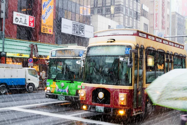 Tokyo Giappone Gennaio 2013 Auto Sulla Strada Nel Distretto Asakusa — Foto Stock