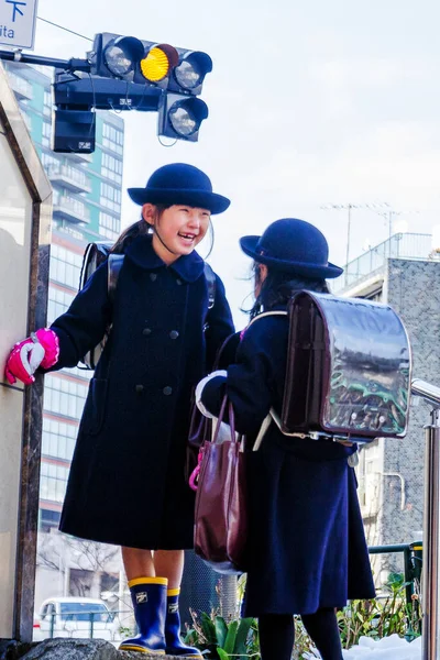 Tokyo Japão Janeiro Meninas Escola Japonesa Usando Chapéu Extravagante Saco — Fotografia de Stock