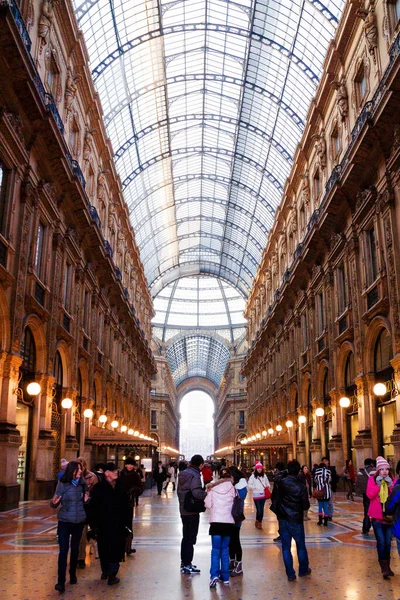 Milão Itália Janeiro Pessoas Caminhando Dentro Galleria Vittorio Emanuele Famosa — Fotografia de Stock