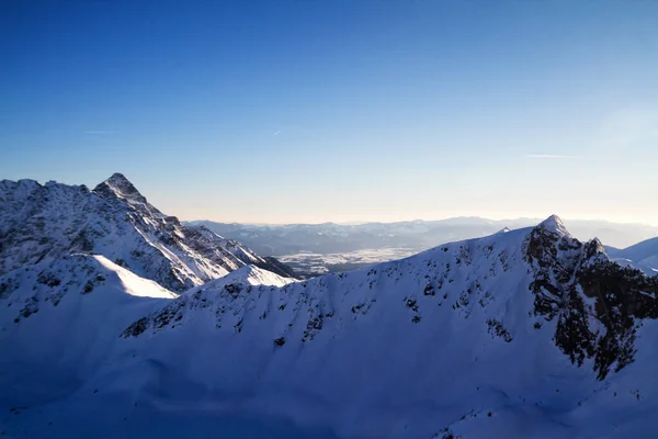 Yüksek Tatra Dağlarının Zirveleri Kış Mevsiminde — Stok fotoğraf