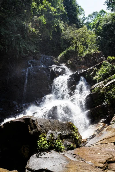 Водопад Синхараджа Рахест Лесу — стоковое фото
