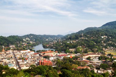 Kandy - Sri Lanka 'nın merkezindeki en büyük ikinci şehir..