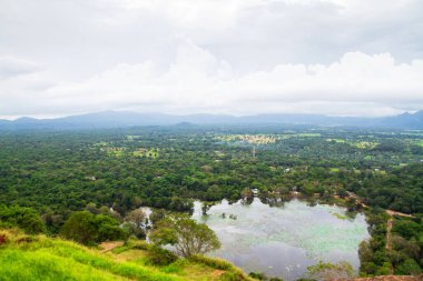 Sigirya (Aslan kayası), Sri Lanka 'da antik bir kaya kalesi ve saray harabeleridir.