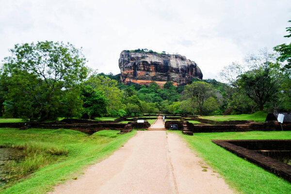 Скала Сигирия популярное место для туризма