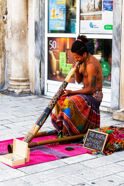 Split Croacia Mayo Hombre Identificado Tocando Largo Cuerno Madera Para —  Fotos de Stock