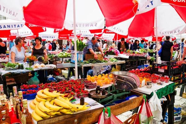 Dubrovnik Croácia Maio 2013 Ocupado Dia Mercado Dubrovnik Maio 2013 — Fotografia de Stock