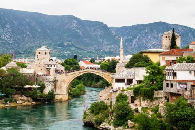 Bosna-Hersek 'in Mostar kentindeki eski köprü