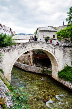 Mostar 'ın eski kasabasında küçük bir köprü