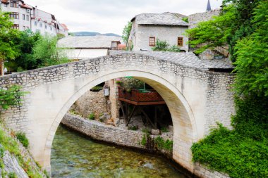 Mostar 'ın eski kasabasında küçük bir köprü