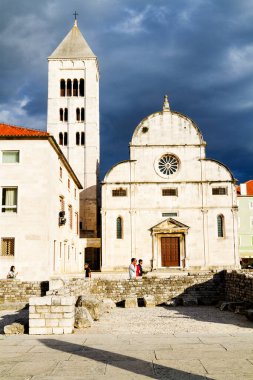 ZADAR, CROATIA - 13 Mayıs 2013: Hırvatistan 'ın Zadar kentindeki St. Marry Kilisesi. Kilise 1091 yılına dayanıyor ve Minor Hanım 'a ithaf edilmiş..