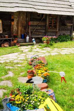 Eski ahşap evin dışı.