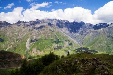 Kasbegi, Georgia yakınlarındaki Kafkas Dağları