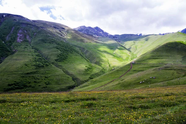 Montañas Del Cáucaso Cerca Kasbegi Georgia —  Fotos de Stock