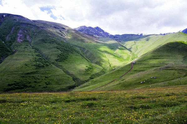 Kaukasusgebergte Bij Kasbegi Georgië — Stockfoto