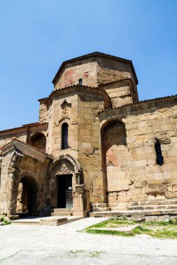 Jvari, Gürcistan Hıristiyanlığının en ünlü sembolü olan Mtskheta (Dünya Mirası sahası) yakınlarında, 6. yüzyılın Gürcistan Ortodoks manastırıdır.