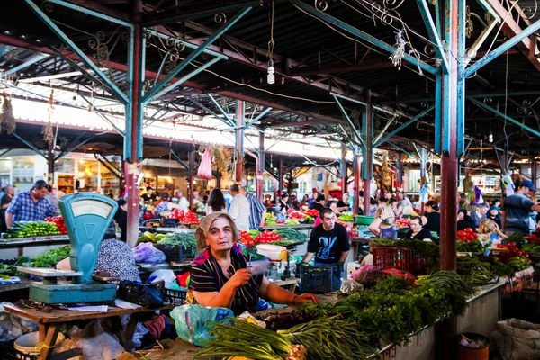 Kutaisi Georgia Juni Kvinna Står Bredvid Sitt Stånd Där Hon — Stockfoto