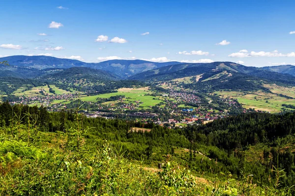Zicht Poolse Stad Wegierska Gorka Vanaf Beskids Mountains — Stockfoto