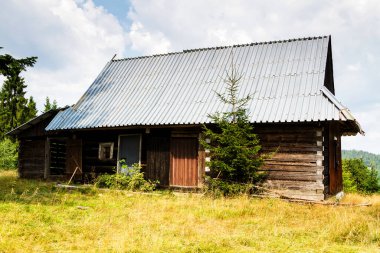 Beskid Zywiecki Dağları 'ndaki barınak, Polonya