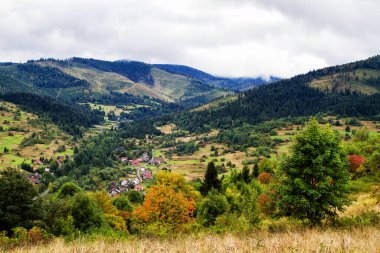 Beskid Zywiecki 'de sonbahar manzarası, Karpatlar, Polonya