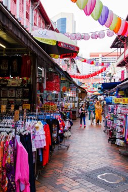 SINGAPORE-NOV 14: Singapur 'un Çin Mahallesi No: 14, 2013, Singapur. Çin Mahallesi, Çin kültür unsurları ve tarihsel olarak yoğunlaşmış Çin nüfusunun yaşadığı bir etnik mahalle..