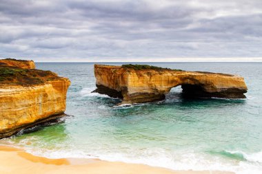Londra Köprüsü. Ünlü kaya oluşumları, Büyük Okyanus Yolu, Victoria, Avustralya