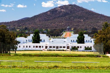 CANBERRA - 20 Kasım 2013 'te Avustralya' nın Canberra kentinde Eski Parlamento Binası manzarası. Eski Parlamento Binası, 1927-1988 yılları arasında Avustralya Parlamentosu 'nun eviydi. John Murdoch tarafından tasarlandı..