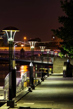 Melbourne 'un Southbank' i ve Yarra Nehri geceleri